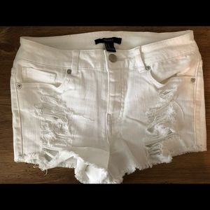 White shorts from forever 21